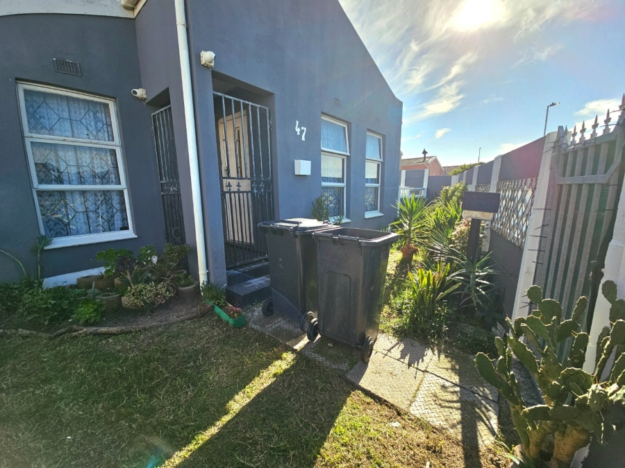 4 Bedroom Property for Sale in Strandfontein Village Western Cape